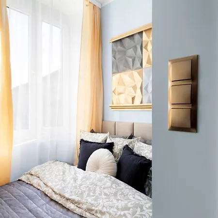 Golden - Premium At Old Town Apartment *