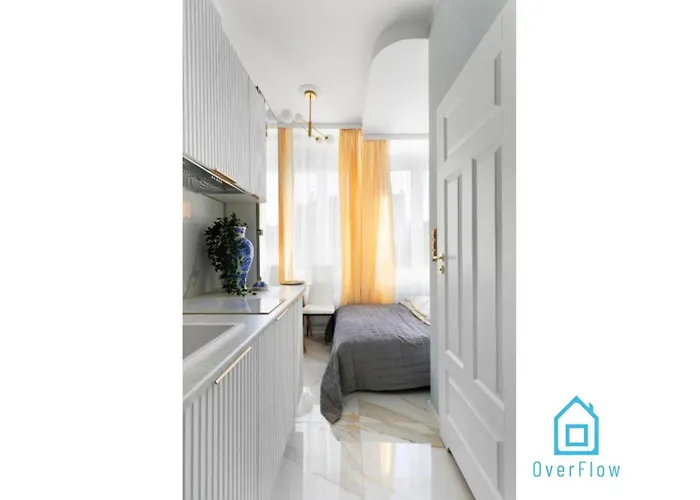 Golden - Premium At Old Town