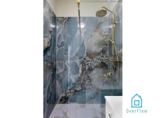 Golden - Premium At Old Town *